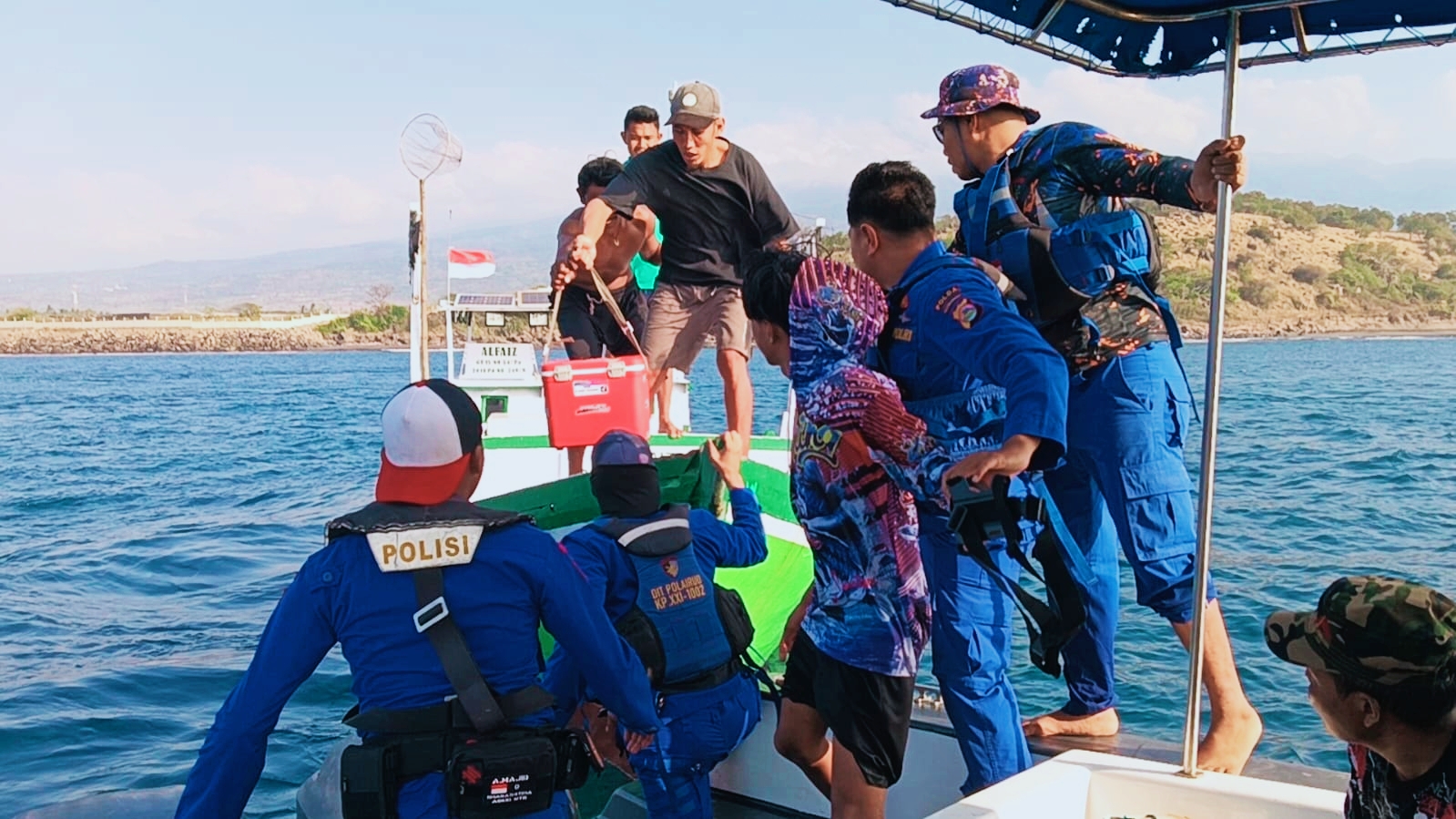Nelayan Lokal Selamatkan Turis Terseret Arus di Pantai Lombok, Aksi Terekam Kamera – 10 Agustus 2025