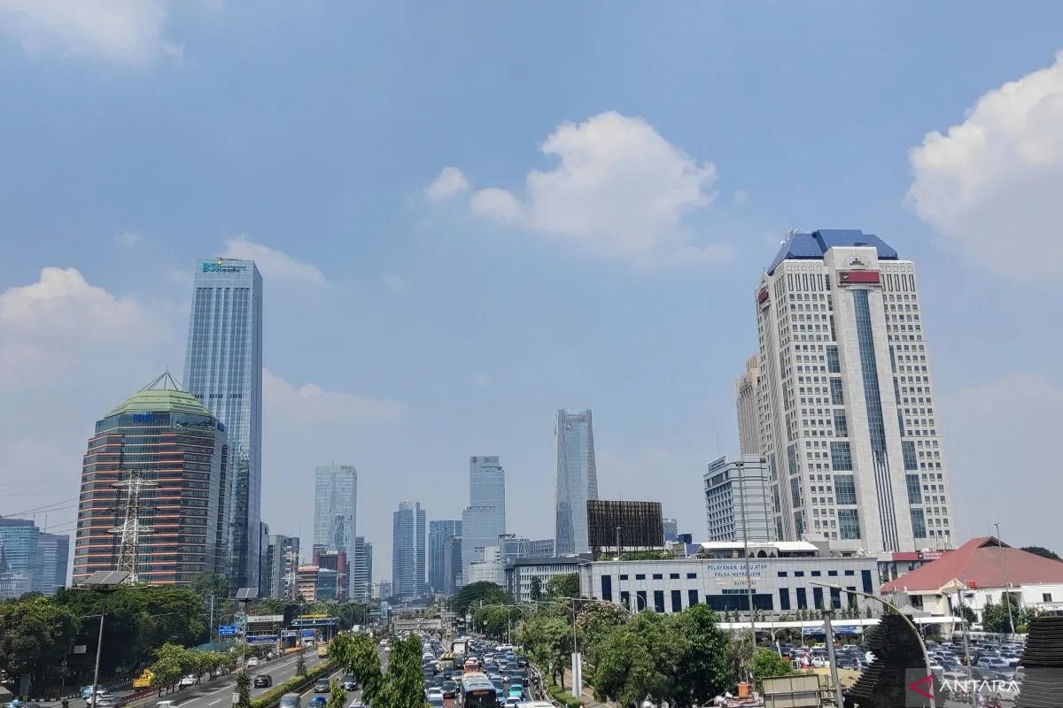 Senin, Sebagian Besar Wilayah DKI Jakarta Cerah Berawan Siang hingga Sore